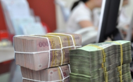 Lãi suất tiết kiệm tiếp tục tăng cao