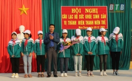 Ra mắt câu lạc bộ "Cung cấp thông tin về dân số cho vị thành niên và thanh niên trẻ"