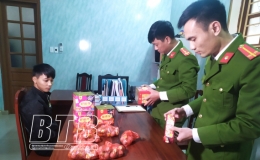 Công an huyện Tiền Hải bắt quả tang đối tượng mua bán trái phép gần 10kg pháo nổ