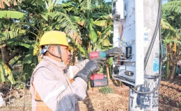 Điện lực thành phố tăng cường lắp đặt công tơ điện tử đo xa