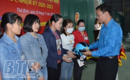 Liên đoàn Lao động tỉnh kết nạp hơn 12.000 đoàn viên công đoàn