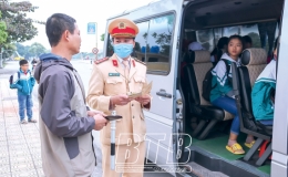 Quỳnh Phụ tăng cường kiểm tra an toàn xe ô tô chở học sinh