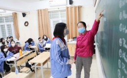 Học sinh một số địa phương đi học lại từ hôm nay