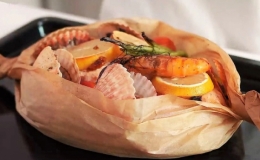 Làm hải sản rau củ nướng cho bàn tiệc cuối năm