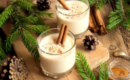 Thử làm cocktail trứng sữa cực đơn giản cho mùa Giáng sinh