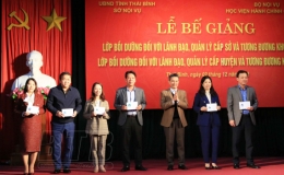 Bế giảng lớp bồi dưỡng đối với lãnh đạo, quản lý cấp sở, cấp huyện và tương đương