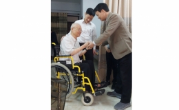 Ủy ban MTTQ tỉnh:Thăm và trao tiền hỗ trợ cho Linh mục Nguyễn Văn Đạo
