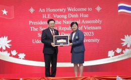 Chủ tịch Quốc hội Vương Đình Huệ thăm Đại học Hoàng gia Rajabhat Udon Thani