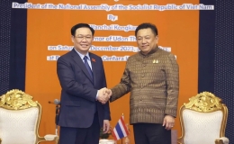 Chủ tịch Quốc hội Vương Đình Huệ tiếp Tỉnh trưởng tỉnh Udon Thani