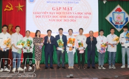 Gặp mặt giáo viên dạy đội tuyển và học sinh đội tuyển học sinh giỏi quốc gia năm học 2023-2024