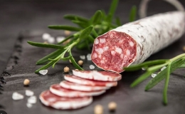 Nghệ thuật làm xúc xích mốc của đầu bếp Italy