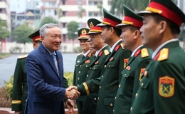 Phó Thủ tướng Nguyễn Hòa Bình thăm và làm việc tại Binh chủng Pháo binh