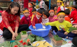 Ngày hội trải nghiệm “Bé vui đón tết” tại Trường Mầm non Tâm Việt