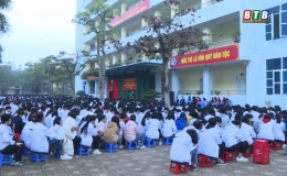 Đổi mới tiết chào cờ ở ngôi trường chuyên của tỉnh