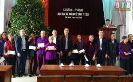 Đoàn đại biểu Quốc hội tỉnh trao tặng quà tết cho gia đình người có công, gia đình chính sách tại xã Thái Giang, huyện Thái Thụy