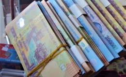 Phí đổi tiền lẻ cao ngất ngưởng dịp Tết