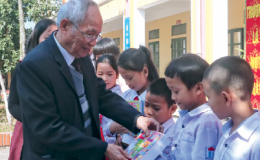 Mang tết đến học sinh nghèo