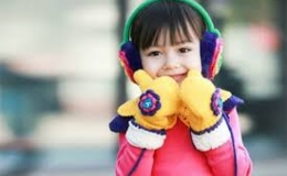 Giữ ấm cho trẻ khi ra ngoài trời lạnh thế nào?