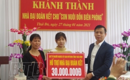 Khánh thành nhà đại đoàn kết cho “con nuôi đồn biên phòng”
