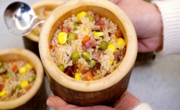 Mẹo làm cơm thập cẩm nấu ống tre thơm ngon