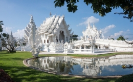 Những đền chùa màu trắng hút khách