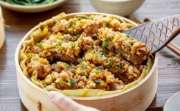 Tết năm nay cả nhà sẽ bất ngờ nếu bạn trổ tài làm món xôi sườn vừa lạ vừa ngon này