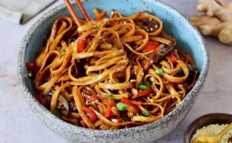 Cách làm mì xào rau củ thanh đạm