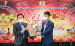 Công đoàn các khu công nghiệp tỉnh: Trao 552 suất quà tết cho công nhân lao động
