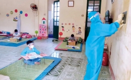 Xúc động tình thầy trò trong khu cách ly