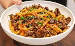 15 phút làm mì xào bò chuẩn vị Hàn Quốc