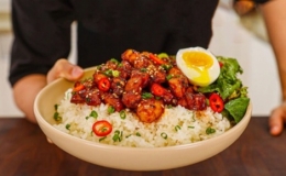 Cách làm cơm thịt heo sốt BBQ