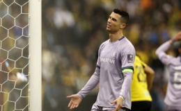 Chưa kịp ghi bàn, Ronaldo bị CĐV chà đạp lên biểu tượng của sự nghiệp