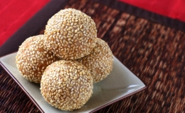 Tự làm bánh mè chiên giòn cho dịp Tết