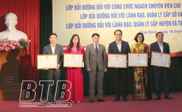 Bế giảng các lớp bồi dưỡng cho cán bộ lãnh đạo, quản lý các sở, ban, ngành, địa phương