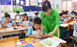 Bộ Chính trị yêu cầu tiếp tục đổi mới chính sách tiền lương cho giáo viên, đẩy mạnh phân luồng học sinh