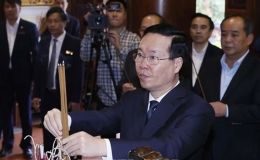 Chủ tịch nước Võ Văn Thưởng dâng hương tưởng nhớ Chủ tịch Hồ Chí Minh tại Khu di tích Quốc gia đặc biệt Kim Liên