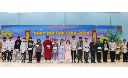 Gần 1.500 học sinh Trường THPT Chuyên Thái Bình tham gia ngày hội dân gian