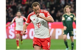 Kane giúp Bayern giải tỏa áp lực