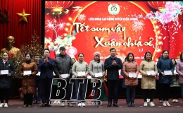 Kiến Xương: Trao 326 suất quà trong chương trình “Tết sum vầy - xuân chia sẻ"