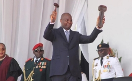 Điện và thư mừng lãnh đạo Mozambique