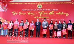 Đồng chí Nguyễn Khắc Thận, Bí thư Tỉnh ủy, Chủ tịch UBND tỉnh: Dự chương trình tết sum vầy với đoàn viên, người lao động