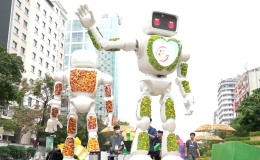 Robot biết giao tiếp với khách