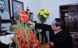 Thủ tướng Phạm Minh Chính dâng hương cố Thủ tướng Phạm Văn Đồng