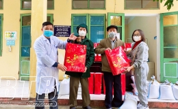 Trao quà tết cho bệnh nhân lao có hoàn cảnh khó khăn đang điều trị tại Bệnh viện Đa khoa Vũ Thư