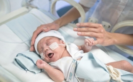 Nhật Bản: Cứu sống bé trai nhỏ nhất thế giới