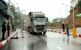 Đã thông quan được 60 xe hàng qua cửa khẩu Hữu Nghị