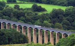 Đi thuyền qua cầu nước cao 38 m ở xứ Wales