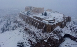 Bão tuyết bao phủ thành cổ Acropolis