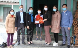 Chương trình trao quà tết Thắp sáng ước mơ