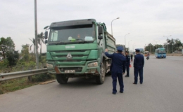 Hơn 1 tỷ đồng tiền phạt xe quá tải trên cầu Thăng Long